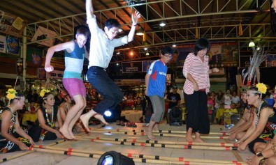 Tourist & locals taking part in the Magunatip