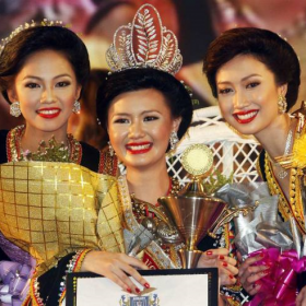 Cheryl Lyn (centre) flanked by Scarlett Megan (left) and Liz Lorenna. Photo: The Star