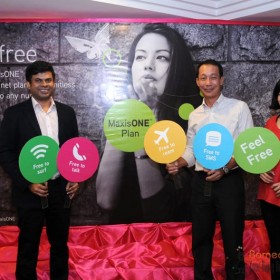 Feel free with the MaxisONE plan. (From Left) Dushyan Vaithiyanathan, Maxis’ Head of Consumer Business, Anthony Ho, Head of Sabah Region and Aletheia Parameswaran, Head of Postpaid, Consumer Business.