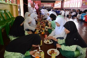 Students were treated to a sumptuous lunch buffet catered by Hyatt Regency Kinabalu