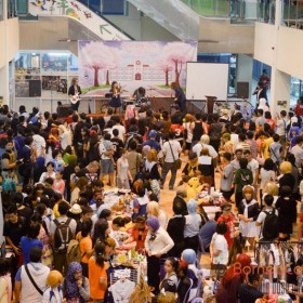 Visitors and cosplayers in Otafuse 2014